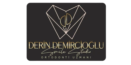 Derin Demircioğlu Smile Studio logosu